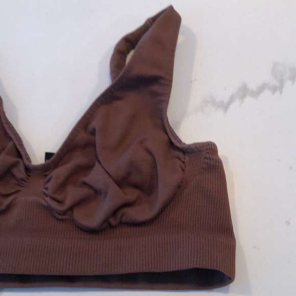 Body by Victoria Player Sports Bra · Medium support · Pull-on style - Picture 10 of 12